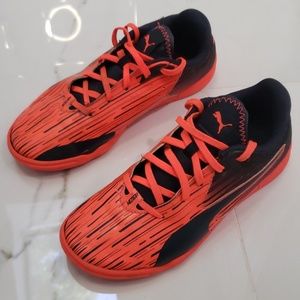Youth indoor soccer/futsal sneaker